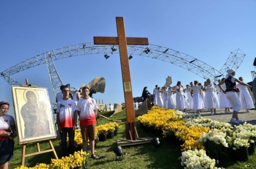 Lednica 2000: Ruszają XIX Spotkania Młodych