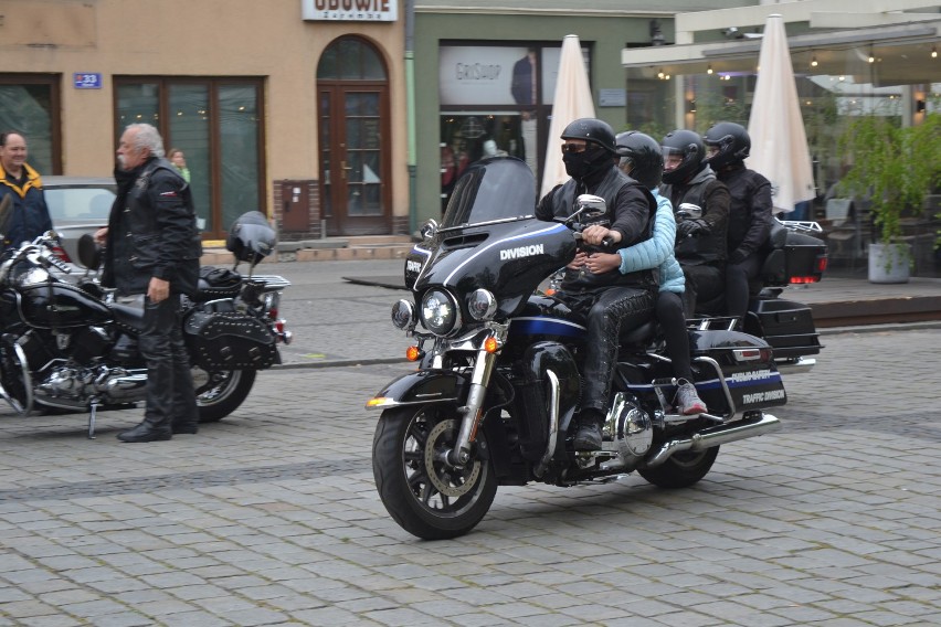 Sezon motocyklowy rozpoczęto! Konkurs Elegancji o Puchar Prezydenta Miasta wygrał Robert Gałęzki i jego Henderson