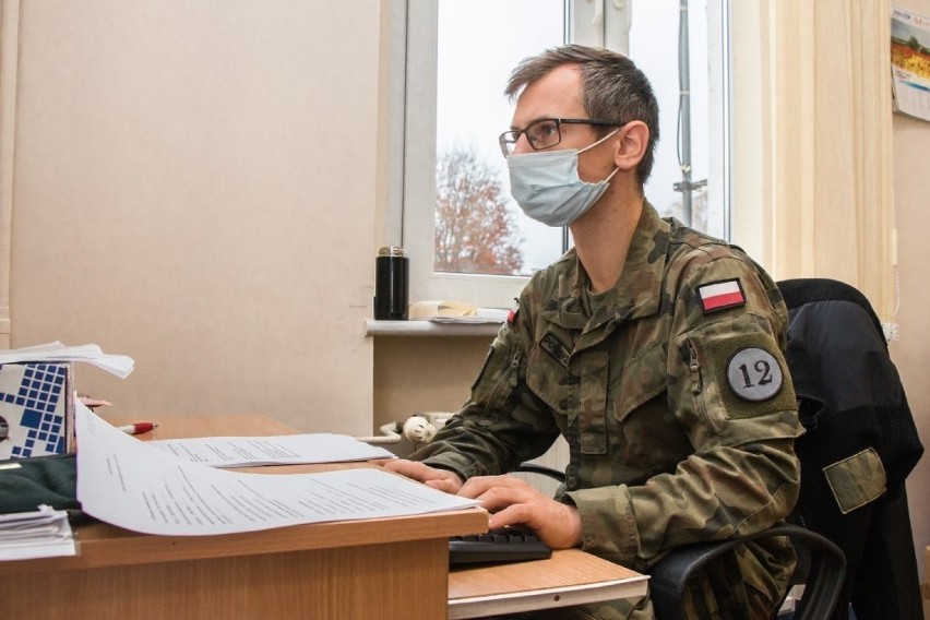 Żołnierze 12 Brygady Zmechanizowanej pomagają Powiatowej Stacji Sanitarno-Epidemiologicznej w Szczecinie