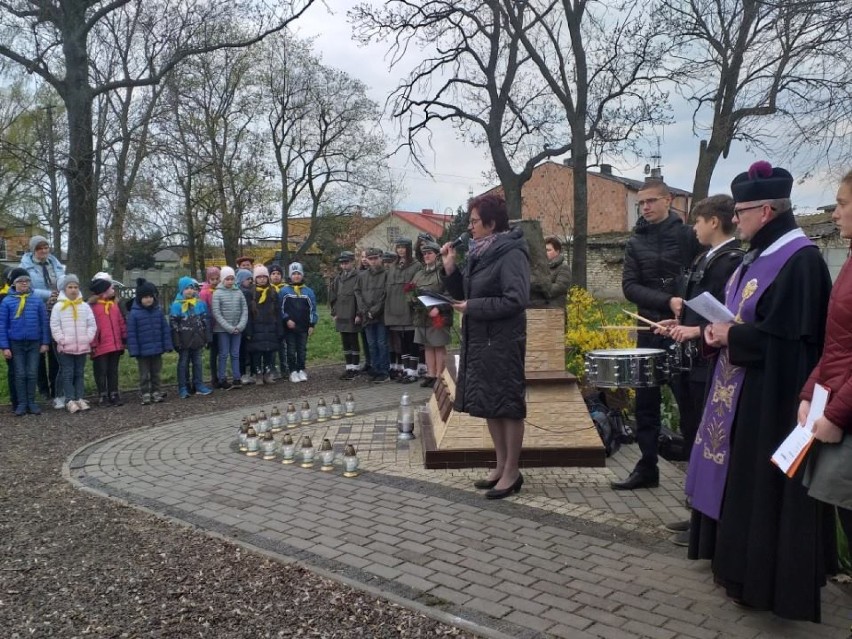 Dzień Pamięci Ofiar Zbrodni Katyńskiej na Placu Dębów...