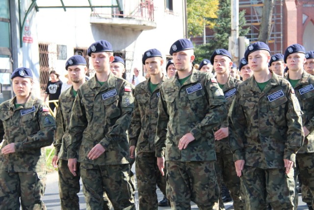 Ślubowanie uczniów klas mundurowych III LO im. gen. W. Andersa w Dąbrowie Górniczej