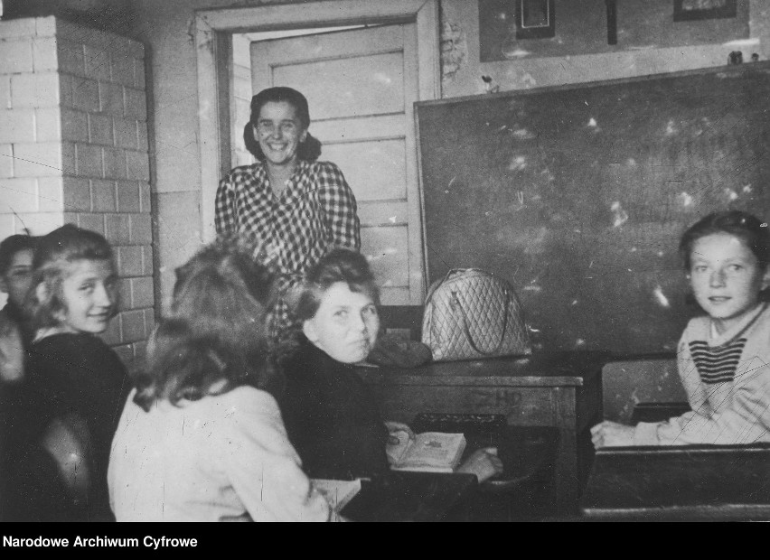 Jak dawniej wyglądała szkoła i uczniowie? Zdjęcia z bazy Narodowego Archiwum Cyfrowego