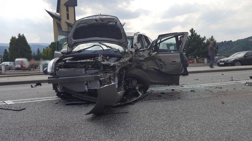 Opel meriva zdruzgotany w zderzeniu z volvo [ZDJĘCIA]