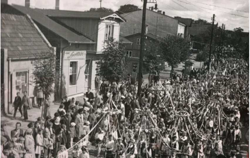 Tłumy na powiatowych dożynkach 1964 w Aleksandrowie...