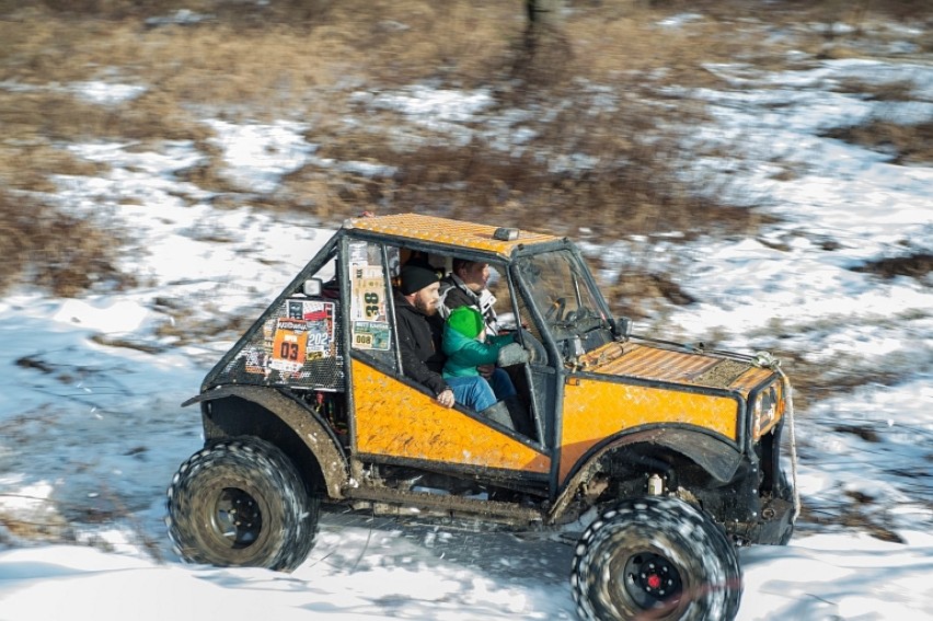 WOŚP 2019. Operacja Solny Gród - przejażdżki off-roadowe nad Rabą. Zobacz zdjęcia z rajdów terenowych WOŚP w Bochni