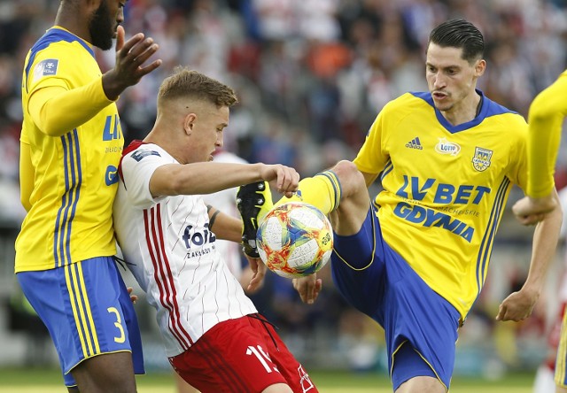 We wrześniu Arka Gdynia wygrała z Łódzkim Klubem Sportowym 4:1.