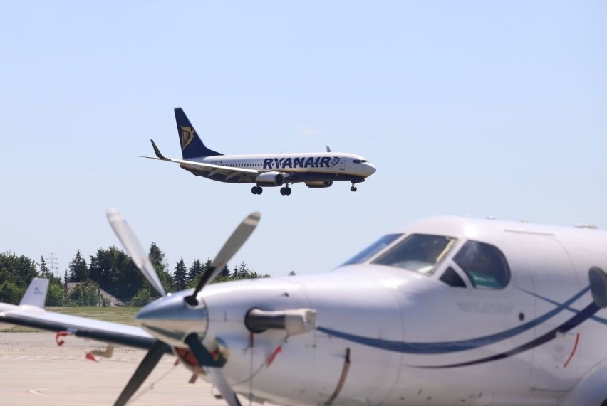 W Łodzi wylądował pierwszy samolot linii Ryanair po pandemii [ZDJĘCIA]