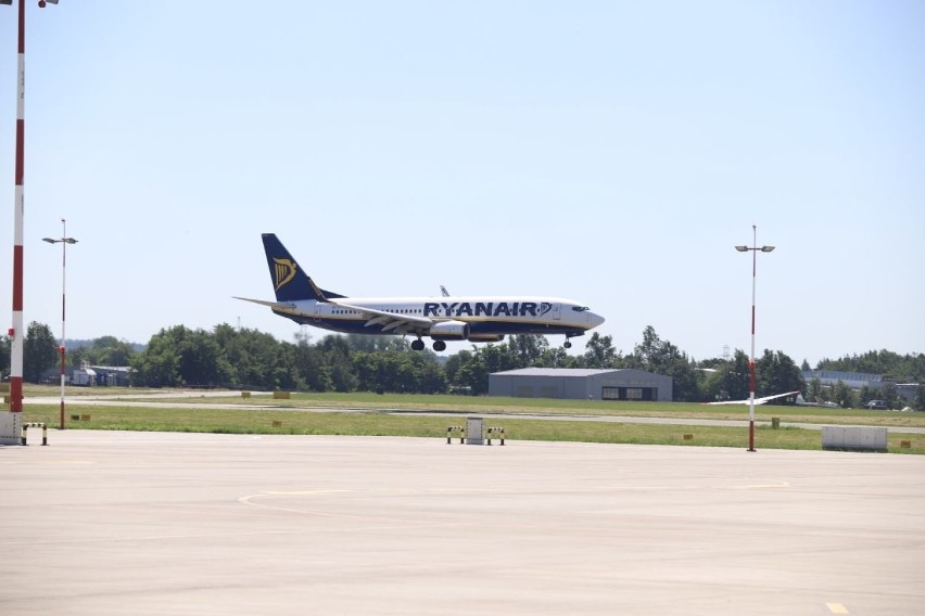 W Łodzi wylądował pierwszy samolot linii Ryanair po pandemii [ZDJĘCIA]