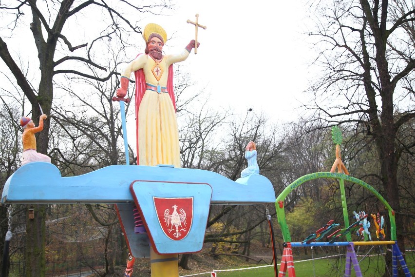 Przy Parku Łazienkowskim wyrósł bardzo nietypowy plac zabaw....