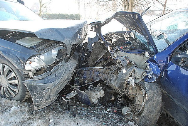 Wypadek w Średniej Wsi. Policjanci wyjaśniają, co było przyczyną wypadku drogowego, do którego doszło w Średniej Wsi. Dwójka poszkodowanych trafiła do szpitala z obrażeniami. 


 Więcej zdjęć z tego wypadku jest w artykule :  Wypadek w Średniej Wsi. Dwie osoby trafiły do szpitala [ZDJĘCIA]

 Czytaj także:  Wypadki na Podkarpaciu [ZDJĘCIA]