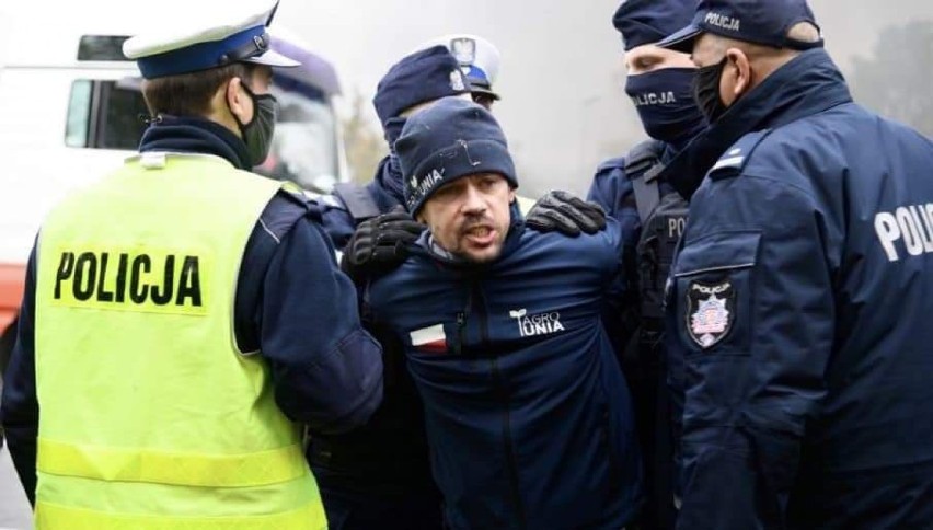 Lider Agro Unii skuty kajdankami przez policję