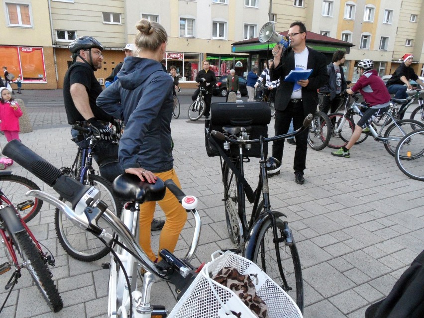 Protest rowerzystów w Słupsku: Słupscy rowerzyści chca nowej ścieżki rowerowej [ZDJĘCIA]