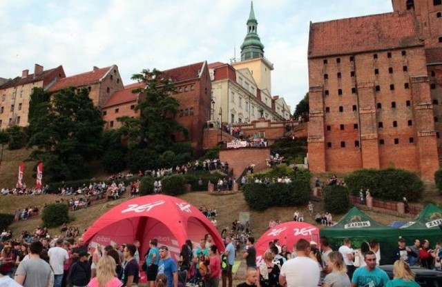 Grudziądzanie bez problemu znajdą w ciągu najbliższych kilku dni sposób na jesienną chandrę. Do wyboru są koncerty, wystawa  oraz festyn „Drób nad Wisłą”. W naszym mieście wojewódzkie  święto obchodzić będą seniorzy.