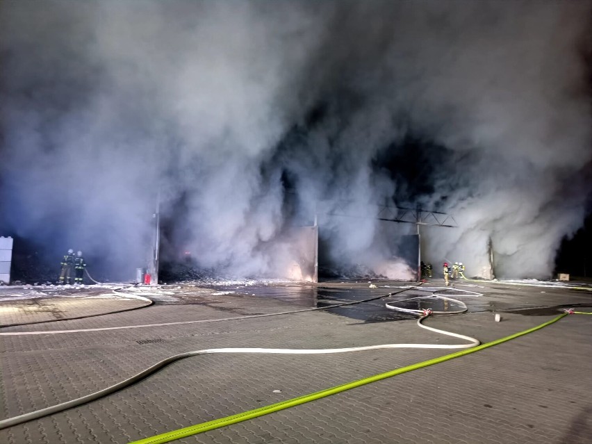 Pożar w zakładzie odpadów  w Trzebani koło Leszna
