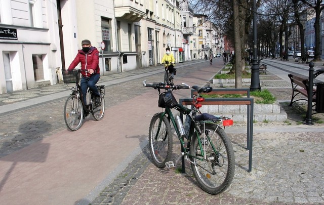 Deptaki na al. Wojska Polskiego służą rowerzysto przemieszczającym się pomiędzy dzielnicami miasta