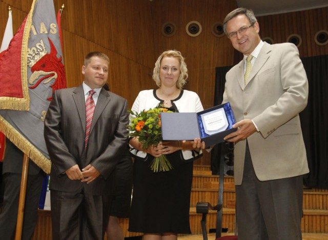 Marta Kozakowska-Kuźnicka i Andrzej Kuźnicki poprzez swoje sukcesy z zespołem tanecznym promują od lat miasto - nagrodę wręczył zastępca prezydenta Krzysztof Soska