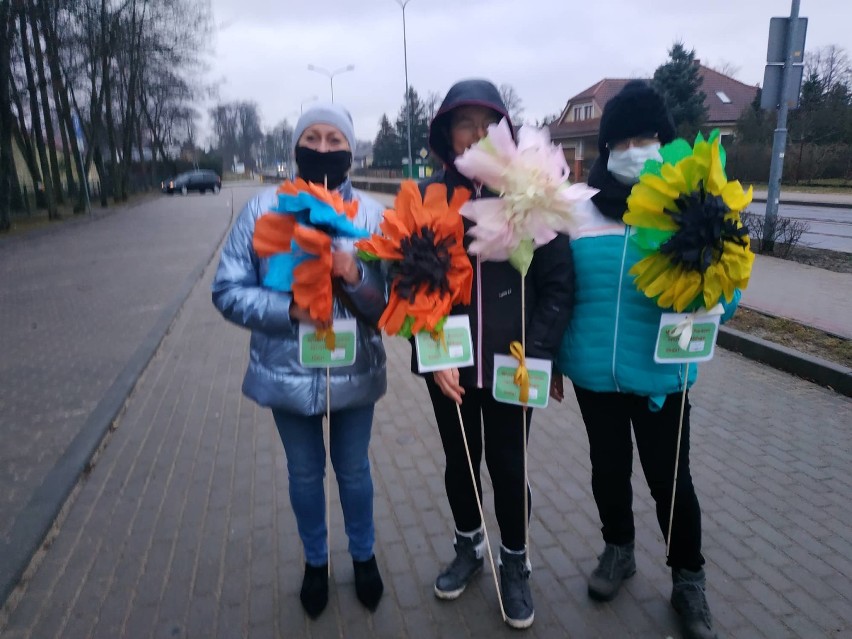 Złotów. W ramach Dnia Kobiet udekorowano ulicę 8 marca