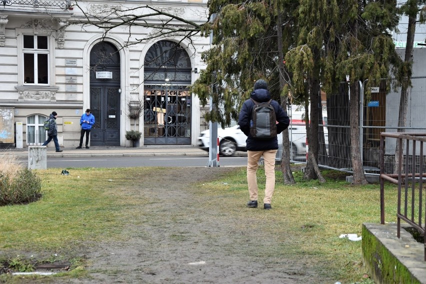 Ścieżka wydeptana przez pieszych