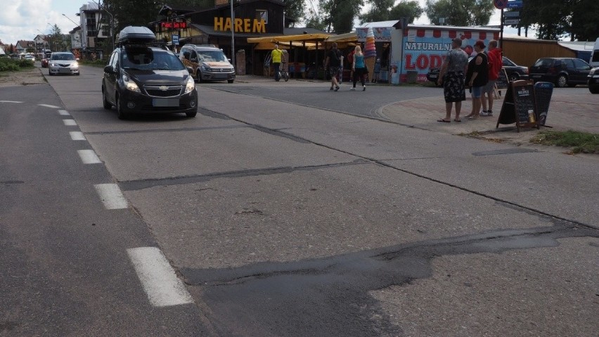 Betonowa, poniemiecka jezdnia w Unieściu, familijnej części...