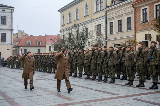 Przysięga żołnierzy Wojsk Obrony Terytorialnej na Rynku w Tarnowie, 3.12.2022