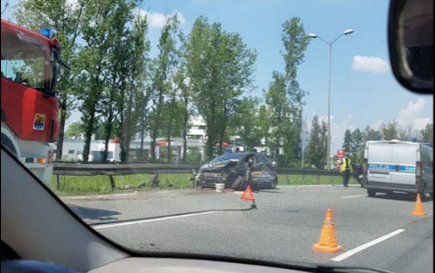 Wypadek na Katowicach na Murckowskiej. Zderzenie ciężarówki z osobówką, potężny korek
