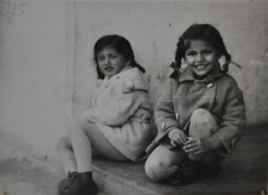 Zuzanna Wartenberg (z prawe) w dzieciństwie