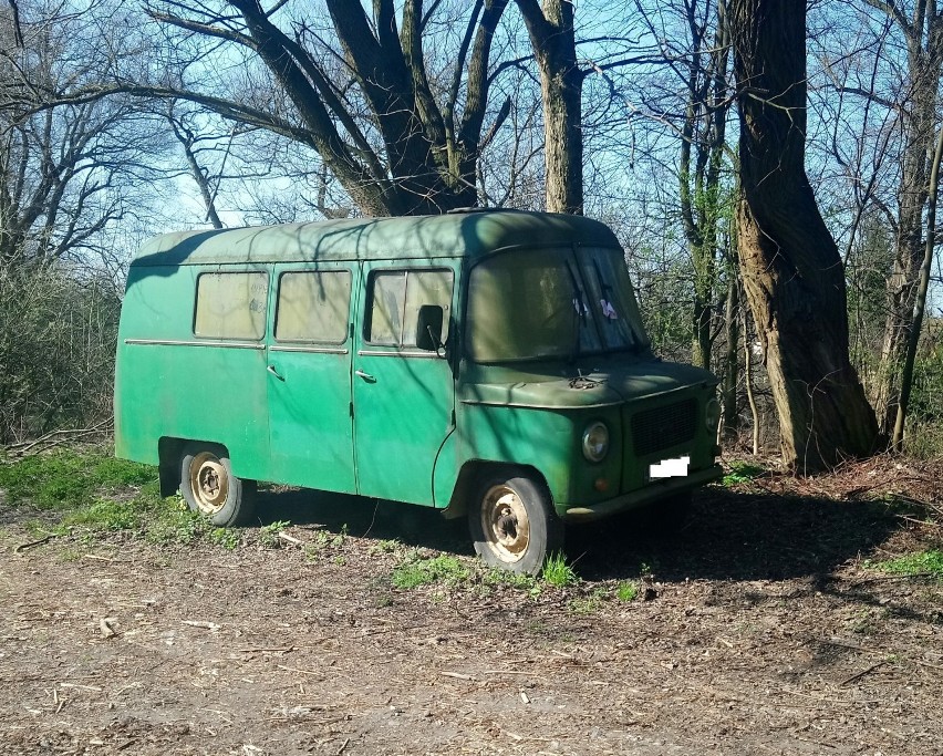 5. ul. Wańkowicza koło nr. 8 - Tam są  garaże, mam jeden,...