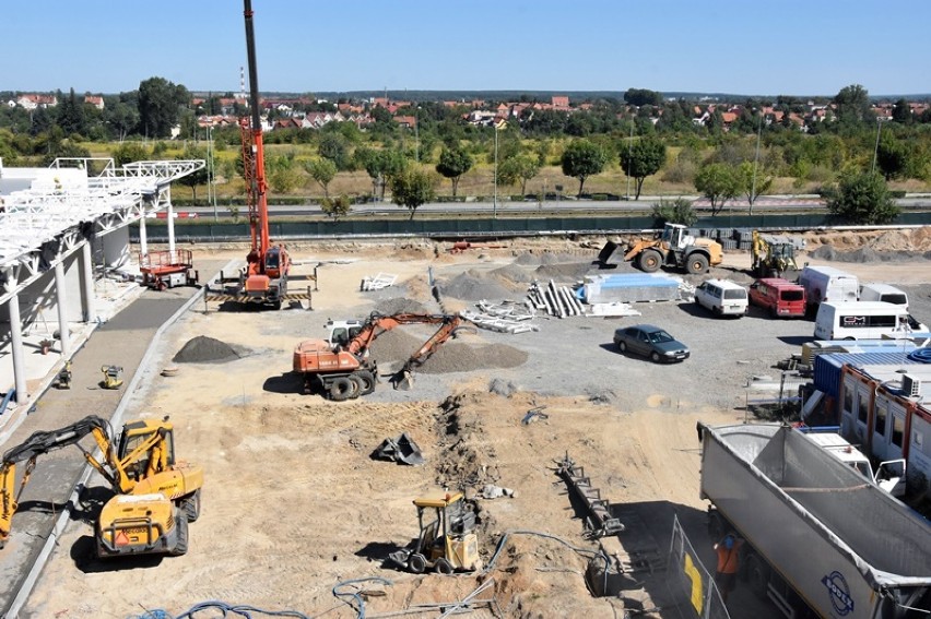 Nowe centrum handlowe powstaje na Piekarach w Legnicy [ZDJĘCIA]