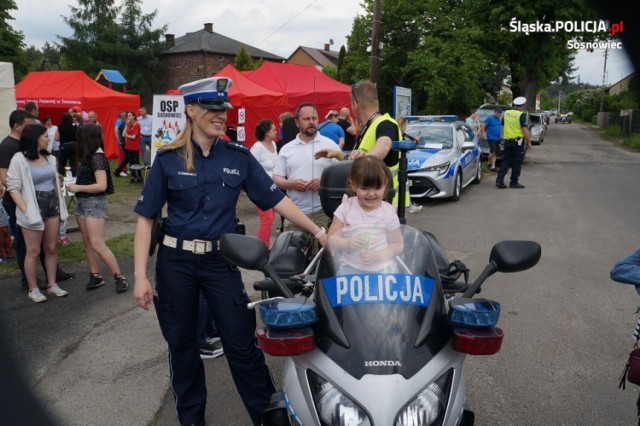 Podczas długiego weekendu policjantki i policjanci z Sosnowca informowali mieszkańców miasta o zmianach w prawie drogowym. 

Zobacz kolejne zdjęcia. Przesuń zdjęcia w prawo - wciśnij strzałkę lub przycisk NASTĘPNE