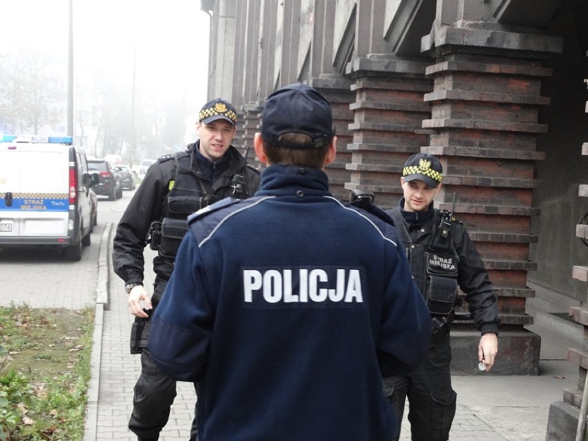Alkoholicy, palacze i alarmy bombowe, czyli patrol ze strażą miejską w Rudzie Śląskiej [ZDJĘCIA]