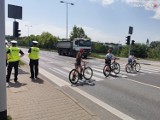 Policja sprawdza przejścia dla pieszych, na celowniku kierowcy, rowerzyści oraz piesi 