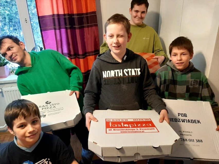 W Światowy Dzień Pizzy darmowa pizza dla podopiecznych Domu Dziecka przy ul. Jasińskiego w Przemyślu
