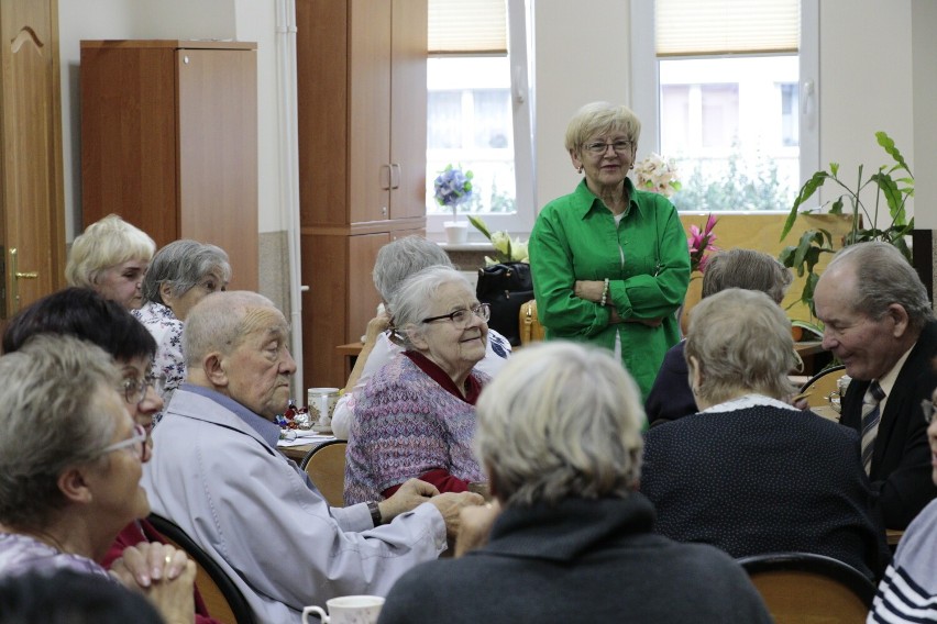 Seniorzy z Klubu Złoty Wiek, działającego przy SM Piast w Złotowie, świętowali w Ziemowicie koniec lata.