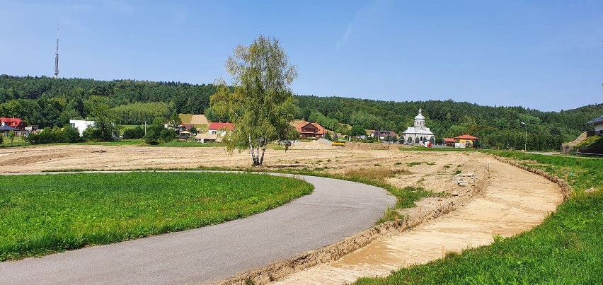 W Czarnorzekach w gminie Korczyna powstaje tor narciarsko-rolkowy. Trasa ma być gotowa w tym roku [ZDJĘCIA]