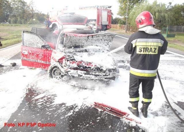 W wyniku zderzenia samochód Opel Astra zapalił się....