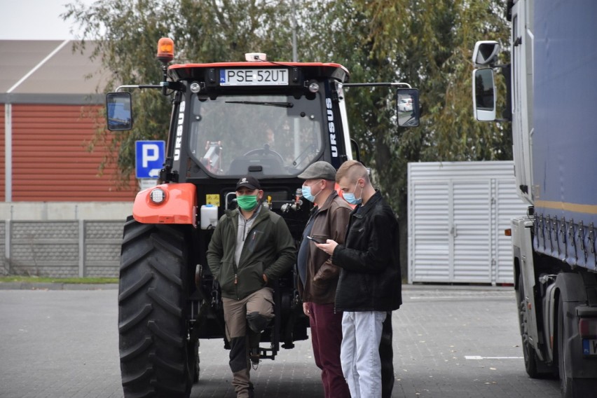 Protest rolników Śrem. Traktory ponownie wjechały na...