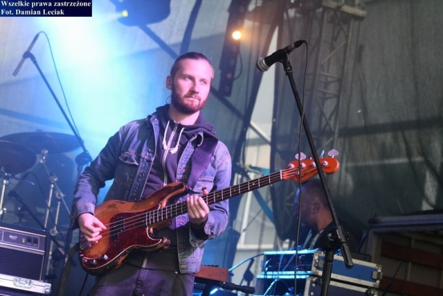 Gitarzysta Kasi Kowalskiej. Fot. Damian Leciak