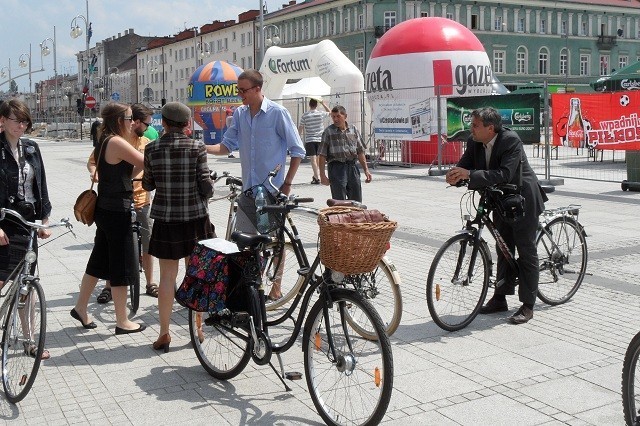 Z Pl. Biegańskiego odjechała Czewa Cycle Chic. Grupa promuje rower jako środek komunikacji miejskiej