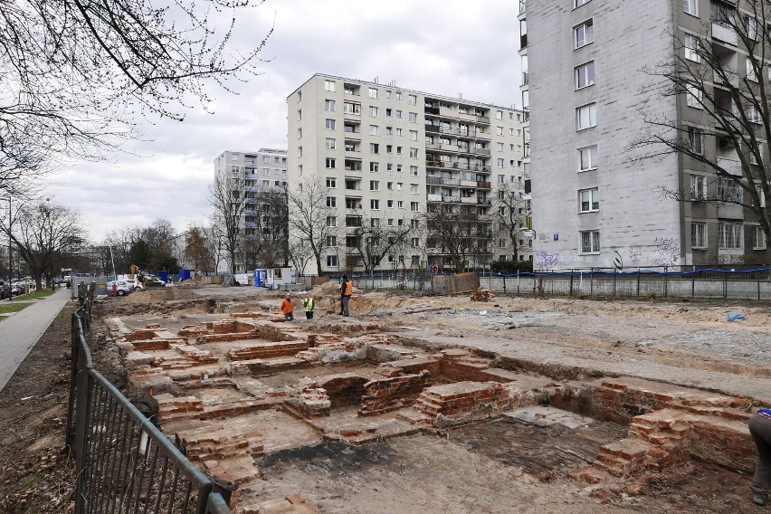 Przedwojenna Warszawa odkryta. Na terenie dawnego getta archeolodzy odsłonili fragment starej ulicy oraz piwnice kamienicy