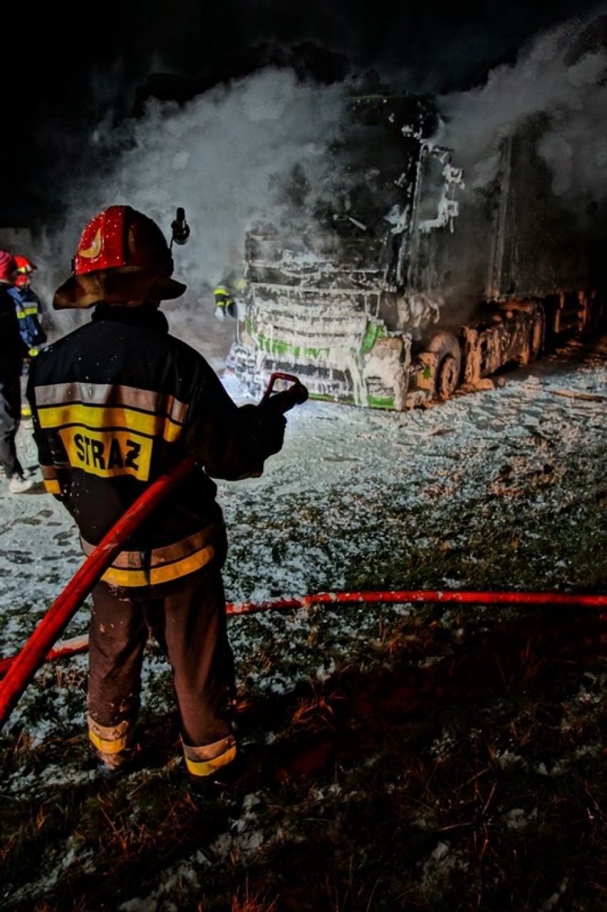 Pożar samochodu ciężarowego w Bożacinie [ZDJĘCIA]