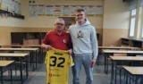 Absolwent ZST Malbork odwiedził szkołę. Dziś jest piłkarzem II-ligowej Olimpii Elbląg