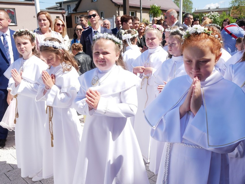 Pierwsza komunia święta w Skokach. Sakrament przyjęły dzieci z parafii pod wezwaniem świętego Mikołaja Biskupa