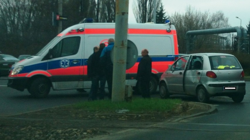 Osoba kierująca matizem została poszkodowana. Nie wiadomo w...