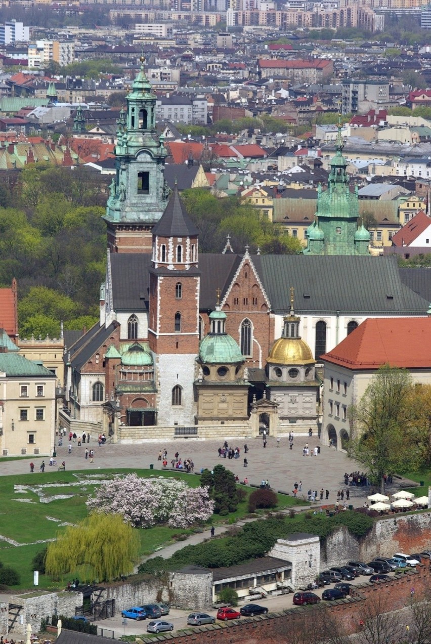 Katedra na Wawelu:

Limit w Katedrze - 120 osób.

Liturgii...