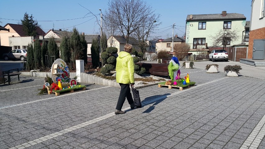 Piękne ozdoby możemy znaleźć na rynku w Byczynie. 

Zobacz...