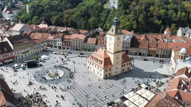 Województwo kujawsko-pomorskie zamieszkuje nieco ponad 2 miliony osób.


Przejdź dalej i zobacz, które miasta w Kujawsko-Pomorskiem mają najmniejszą liczbę mieszkańców >>>