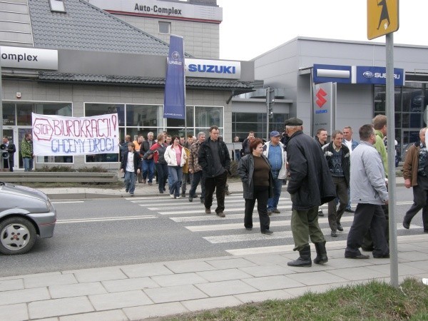 Protest w Wielogłowach rozpoczął się o godzinie 14.00, kiedy ruch w tym miejscu jest największy