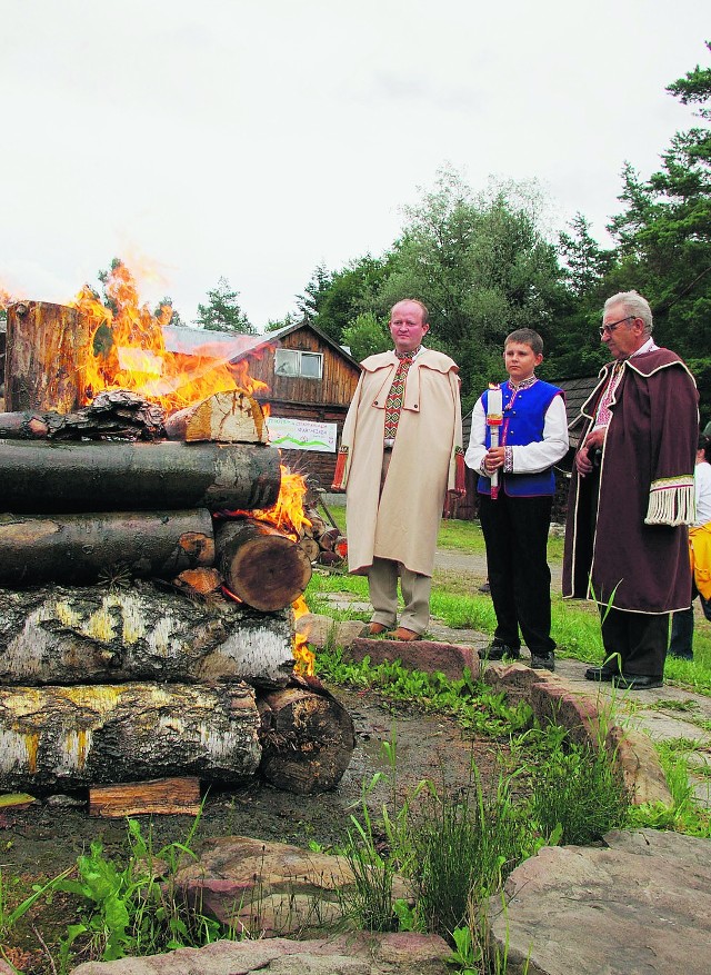 Watrę rozpalił Piotr Czuchta, starosta imprezy