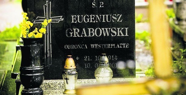 Grób Eugeniusz Grabowskiego, obrońcy Westerplatte na cmentarzu komunalnym w Wałbrzychu