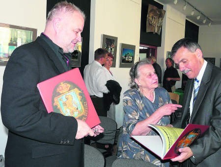 Pozycja Roberta Łętowskiego (po lewej) i Andrzeja Ćmiecha  (po prawej) jest do nabycia w księgarniach fot. Agnieszka Nigbor